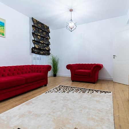 דירות בראשוב Lighthouse Central Apt With Unique Views Of The Fortress, Free Parking, 5 Min By Car From The Old Town מראה חיצוני תמונה