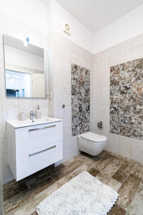 דירות בראשוב Lighthouse Central Apt With Unique Views Of The Fortress, Free Parking, 5 Min By Car From The Old Town מראה חיצוני תמונה