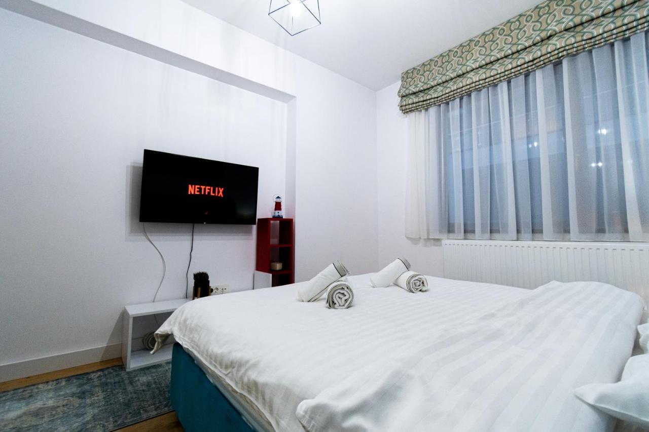 דירות בראשוב Lighthouse Central Apt With Unique Views Of The Fortress, Free Parking, 5 Min By Car From The Old Town מראה חיצוני תמונה