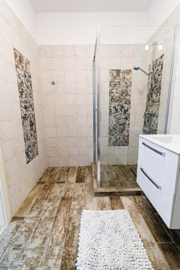 דירות בראשוב Lighthouse Central Apt With Unique Views Of The Fortress, Free Parking, 5 Min By Car From The Old Town מראה חיצוני תמונה